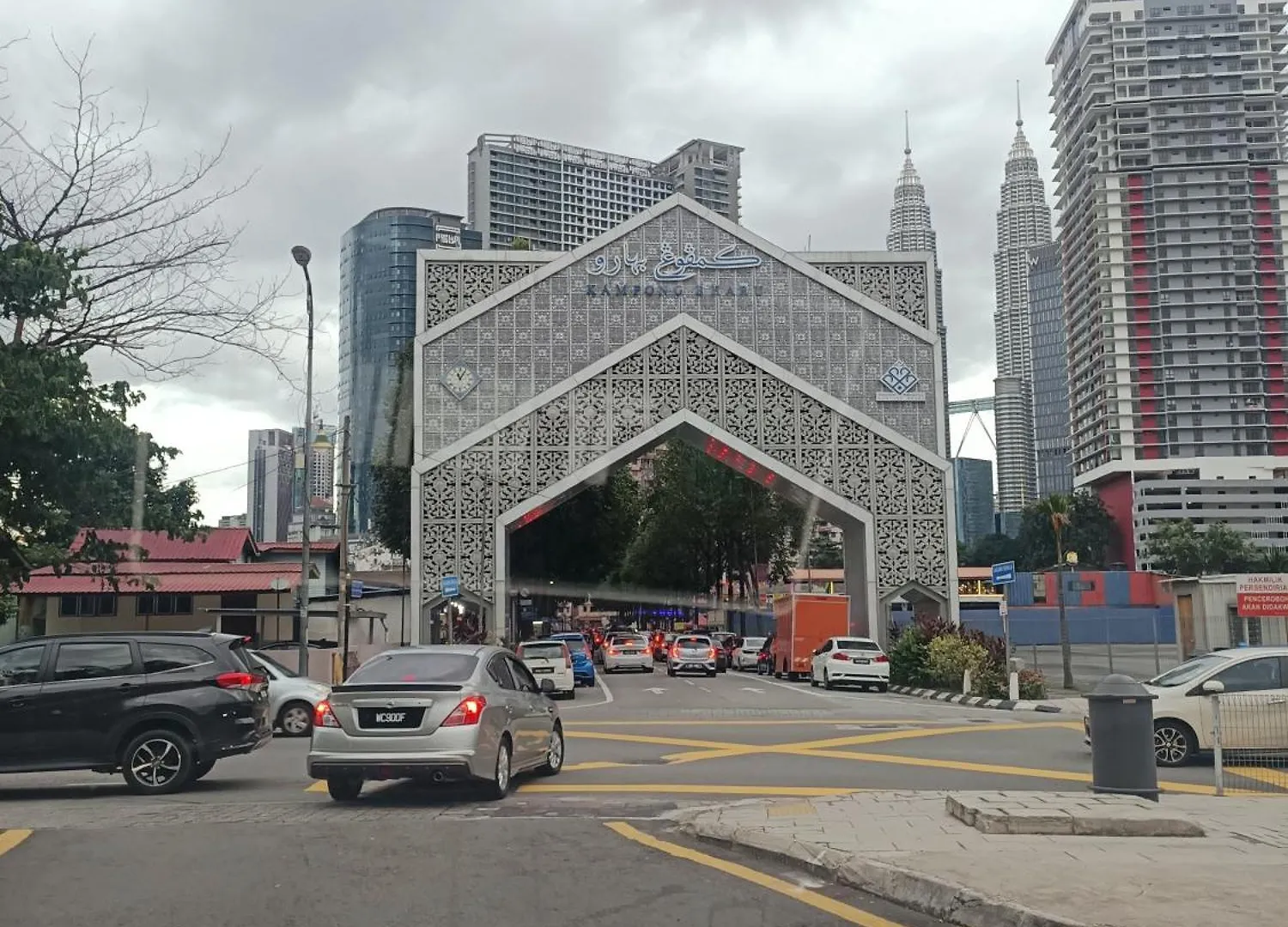 Apartment Legasi Kampung Baru Guest House By Rumahrehat 1908Sqft Huge Balcony For Bbq Twin Tower View Kuala Lumpur